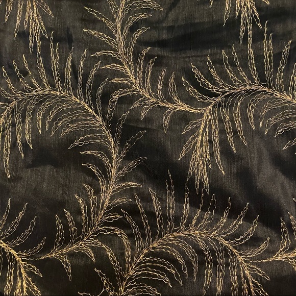 Elegant Black and Gold Skirt - Picture 6 of 8